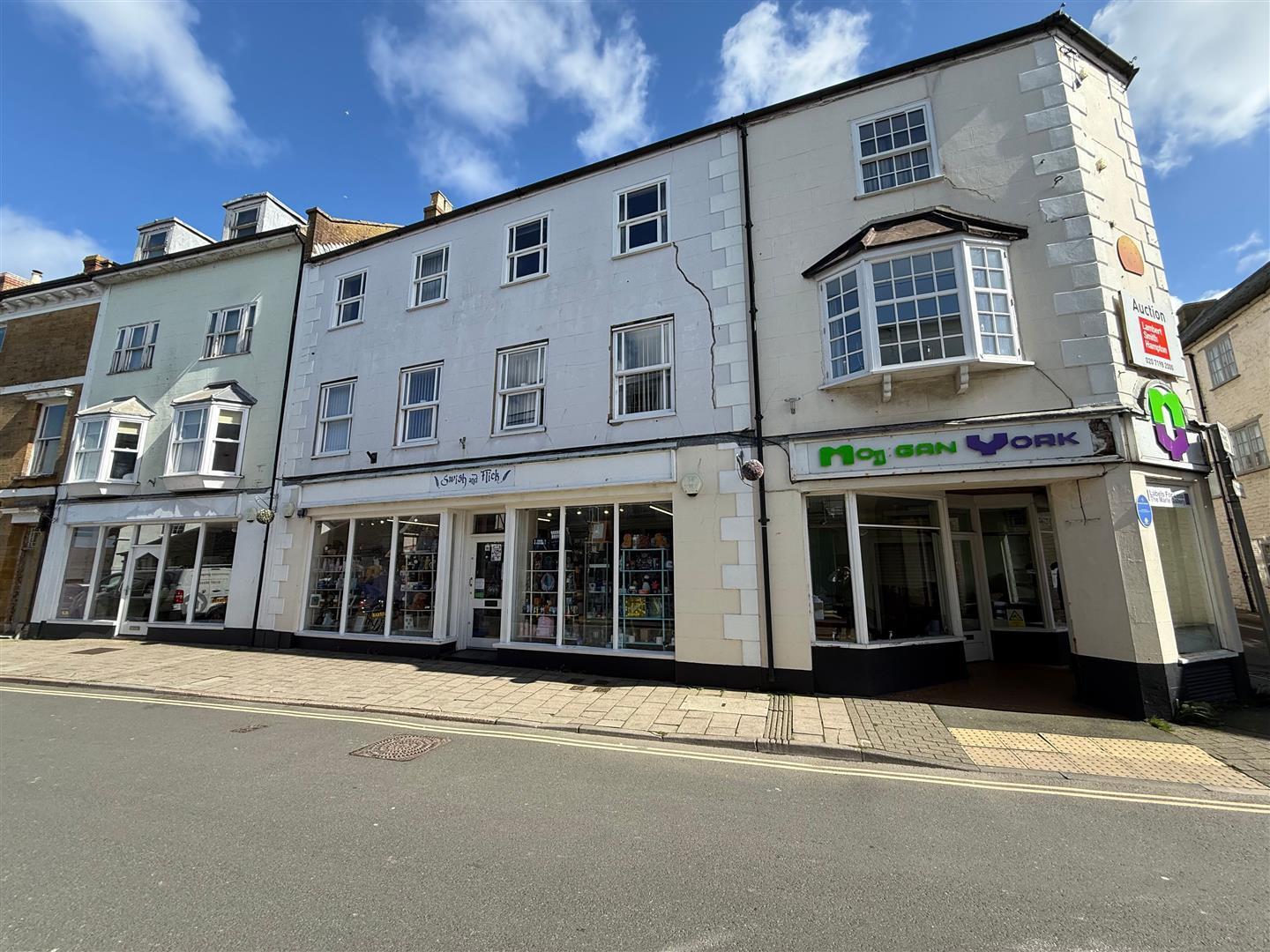 Victoria Pl, Axminster to rent Primary Photo- Image 1 of 14
