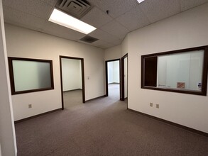 400 Ann St NW, Grand Rapids, MI for rent Interior Photo- Image 1 of 4