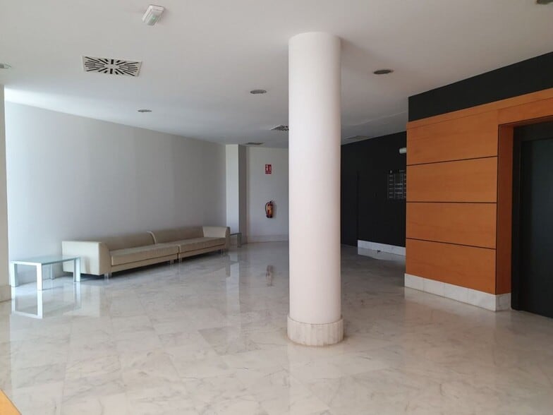 Calle Augusto Peyre, S/N, SEVILLA, Sevilla to rent - Building Photo - Image 2 of 16