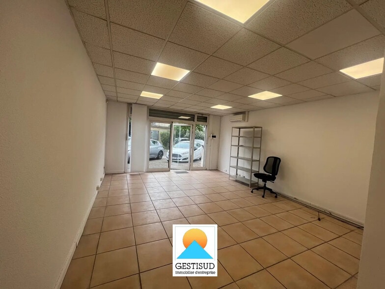 Office in Aubagne to rent - Interior Photo - Image 1 of 8