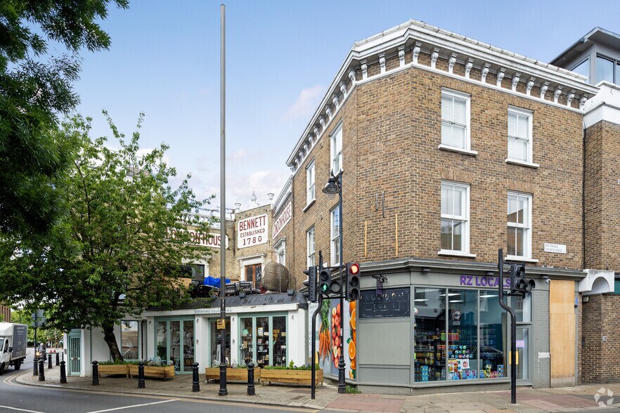 7-9 Battersea Sq, London for sale - Primary Photo - Image 1 of 1
