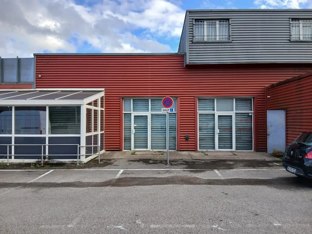 Location Local d'activités 480 m² - Photo 1