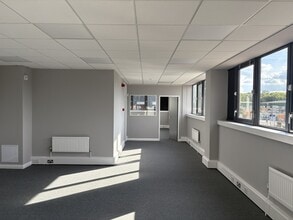 Olds Approach, Watford to rent Interior Photo- Image 1 of 5