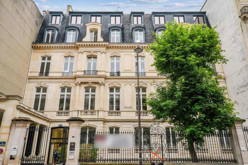 Location Bureaux 231 m² - Photo 1
