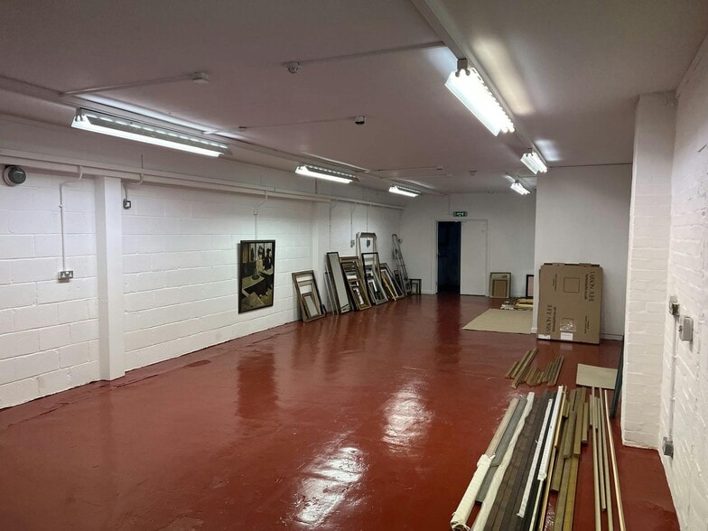 62 Higham Rd, Chesham for sale - Building Photo - Image 2 of 6