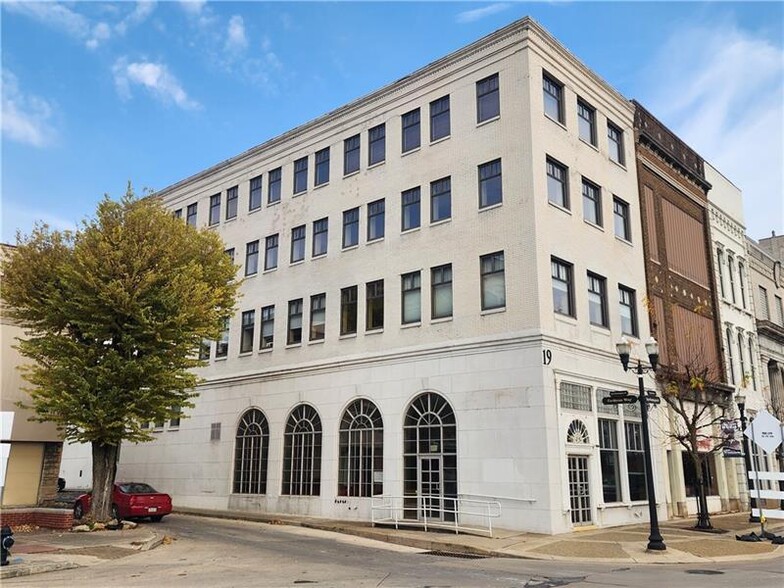 19 E Washington St, New Castle, PA for rent - Building Photo - Image 1 of 13