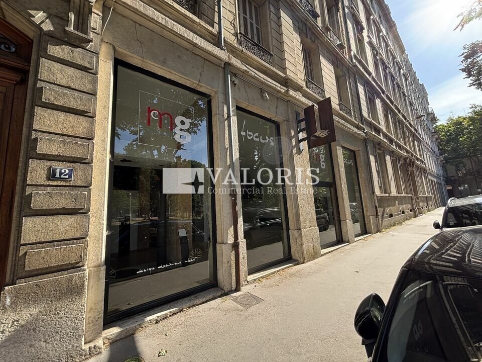 Retail in Lyon to rent Building Photo- Image 1 of 8