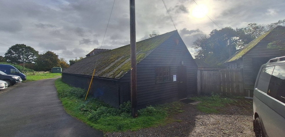 Castle Ln, West Grinstead to rent - Primary Photo - Image 1 of 3