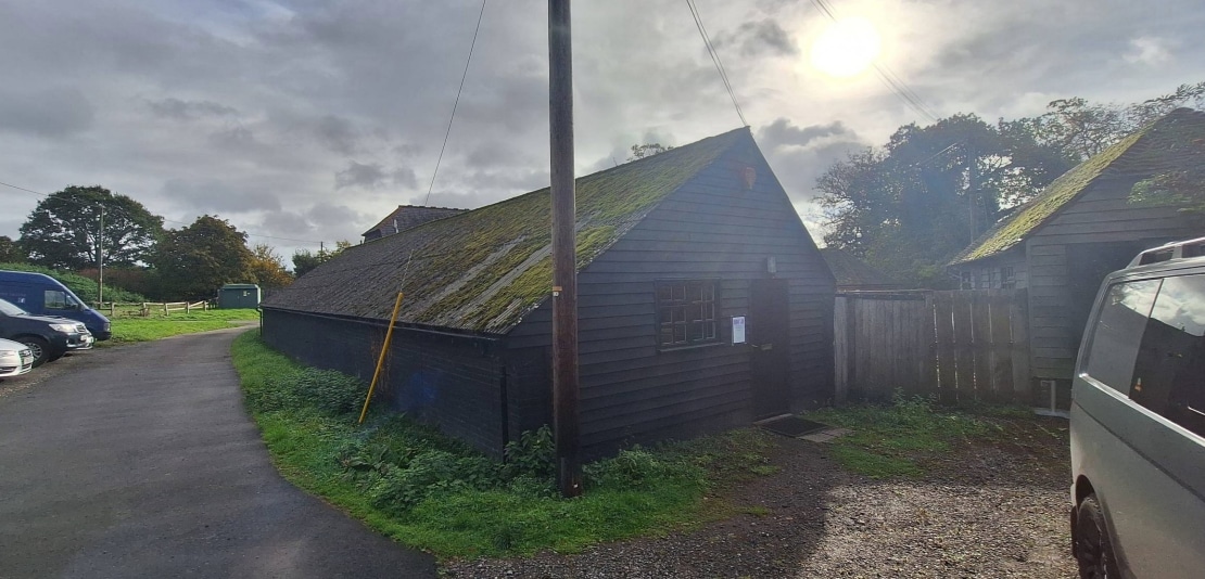 Castle Ln, West Grinstead to rent Primary Photo- Image 1 of 4