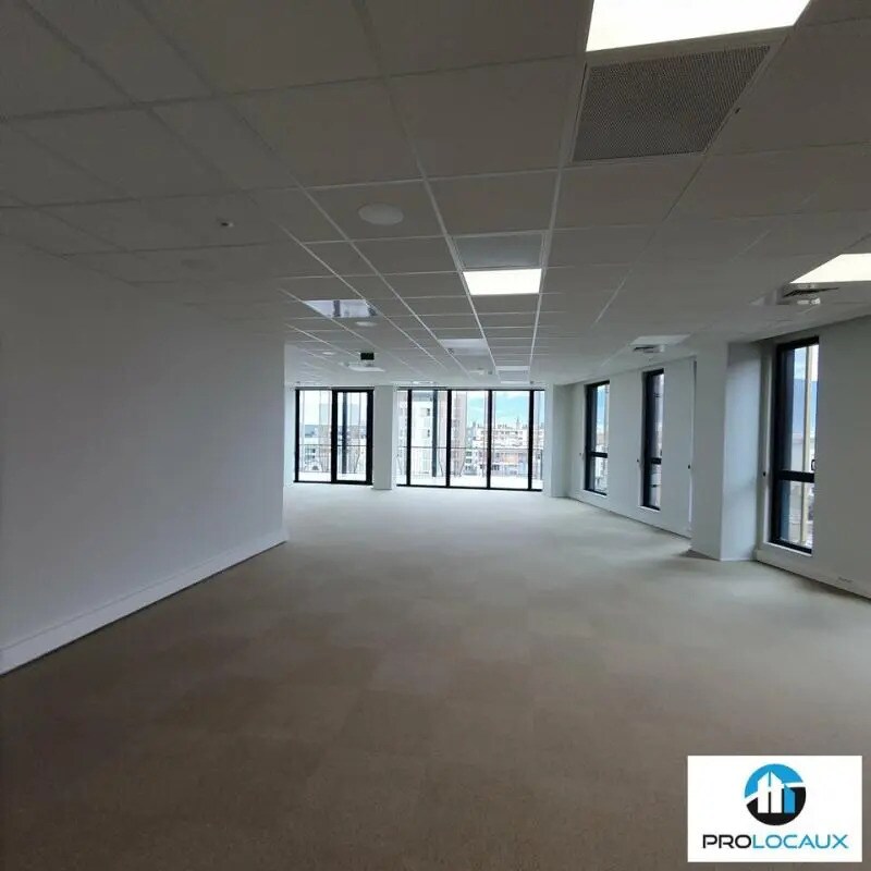 Office in Grenoble to rent Interior Photo- Image 1 of 13