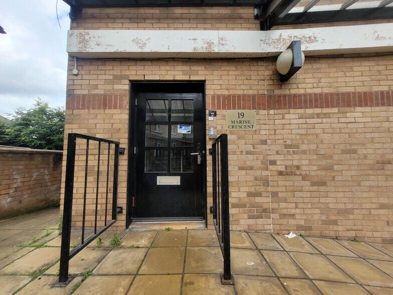 9-21 Marine Cres, Glasgow to rent - Building Photo - Image 2 of 7