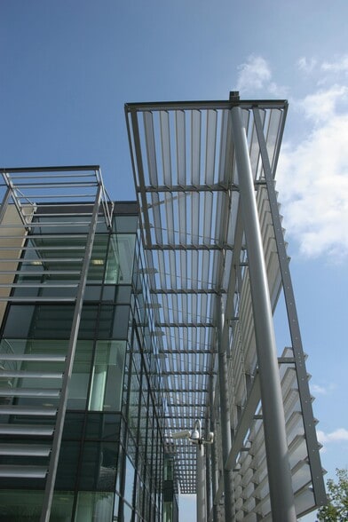 Sanderson Rd, Uxbridge to rent - Building Photo - Image 3 of 3