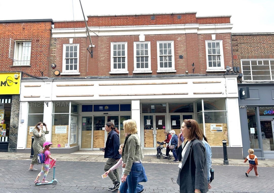 17-18 Peascod St, Windsor to rent Building Photo- Image 1 of 2