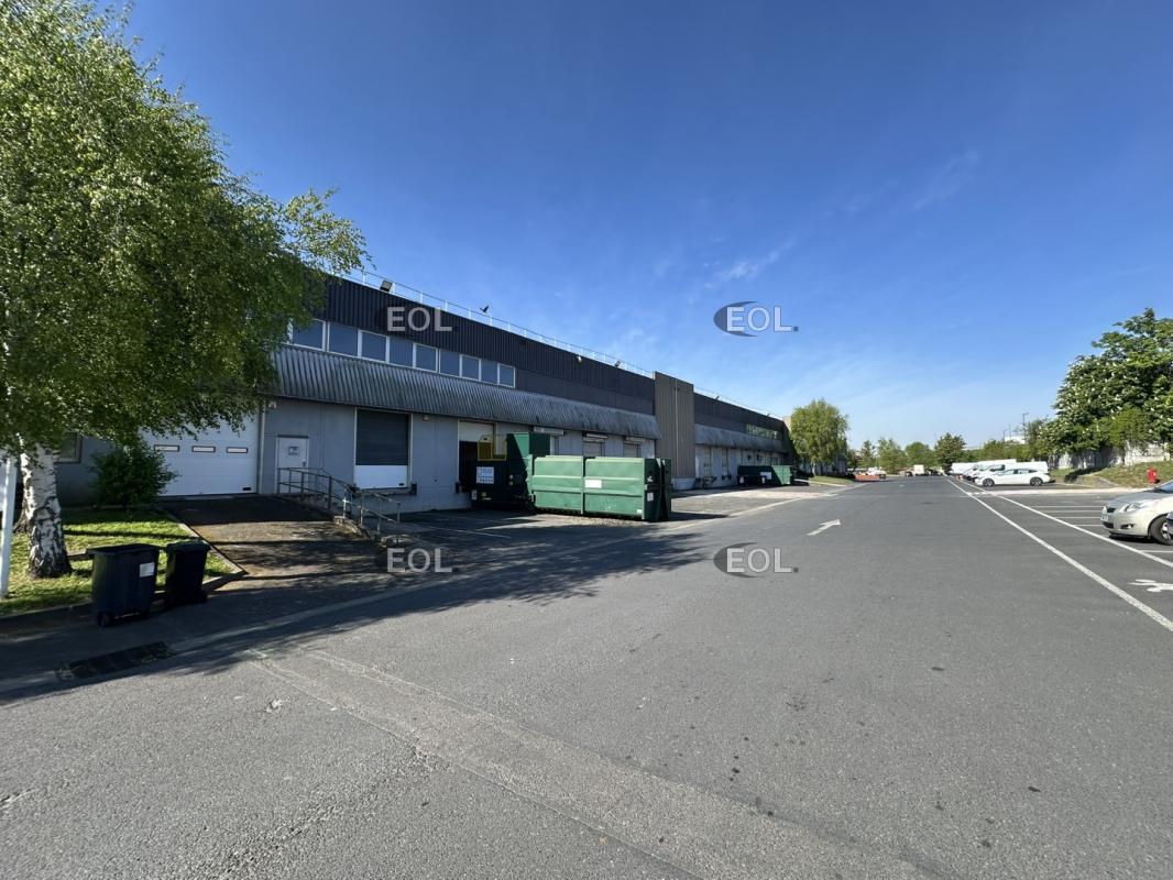 Industrial in Stains to rent Building Photo- Image 1 of 5