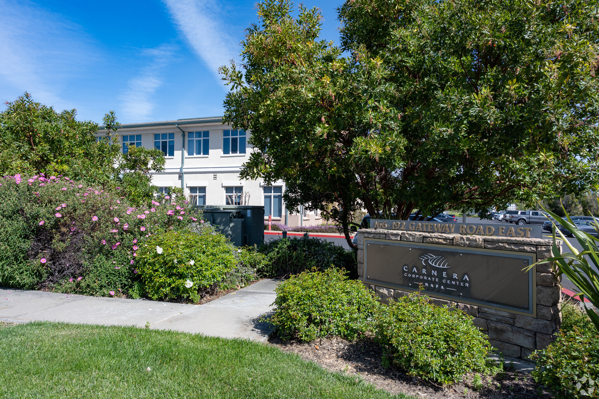 166-176 Gateway Rd E, Napa, CA for rent Building Photo- Image 1 of 8