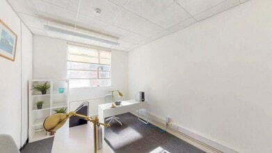 4-6 Wadsworth Rd, Greenford to rent Interior Photo- Image 2 of 3