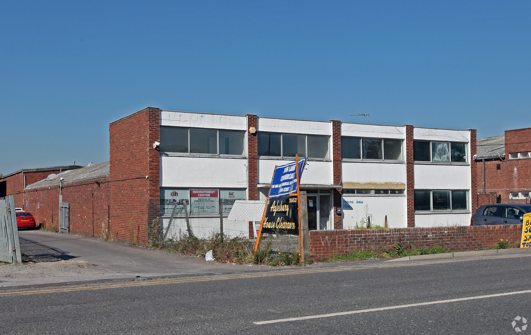 Griffin Ln, Aylesbury for sale Primary Photo- Image 1 of 1