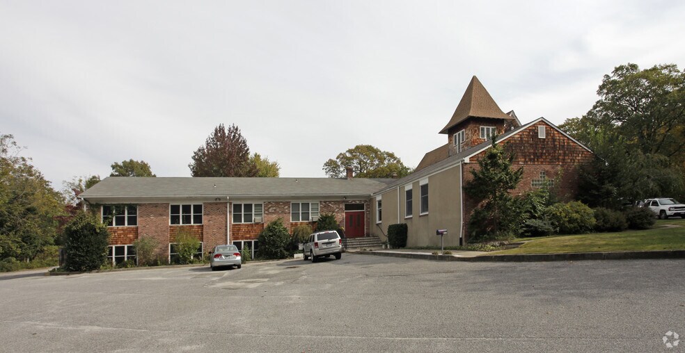 532 Moriches Rd, Saint James, NY 11780 UK