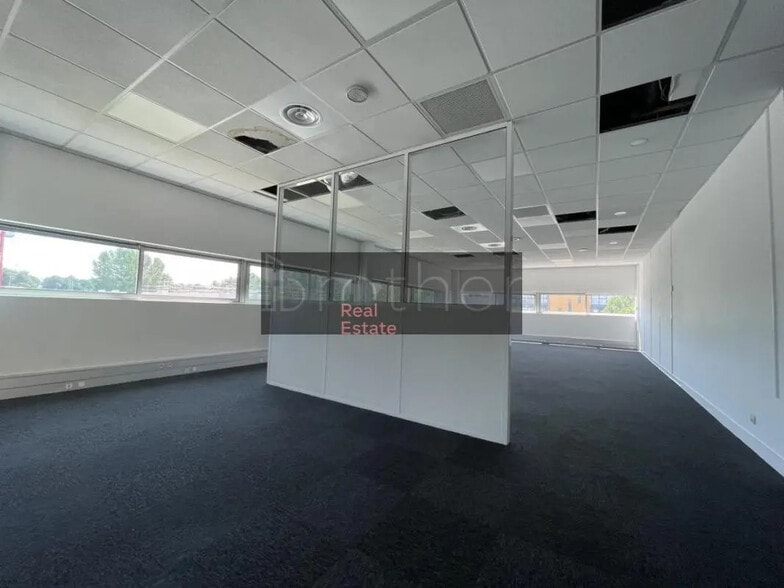 Office in Bordeaux for sale - Interior Photo - Image 2 of 6