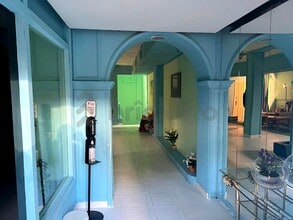 Retail in Madrid, Madrid to rent Interior Photo- Image 1 of 7