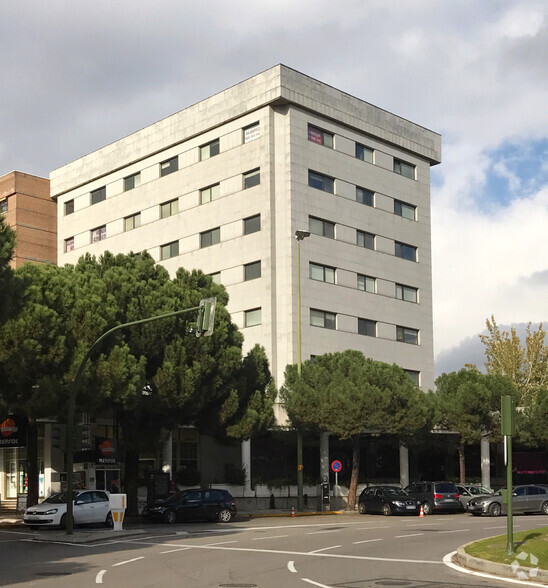 Calle De López De Hoyos, 327, Madrid, Madrid for sale - Building Photo - Image 2 of 3