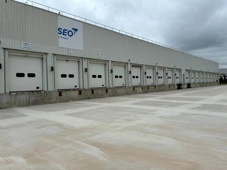 Industrial in Corbas to rent - Building Photo - Image 2 of 3