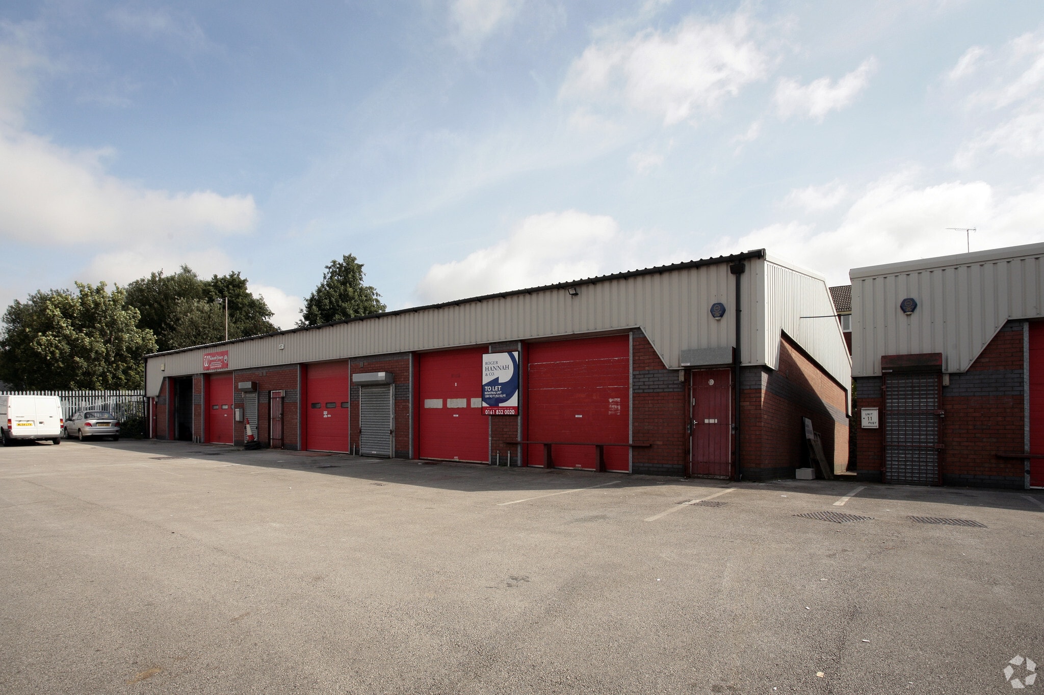Cromford St, Oldham to rent Primary Photo- Image 1 of 3