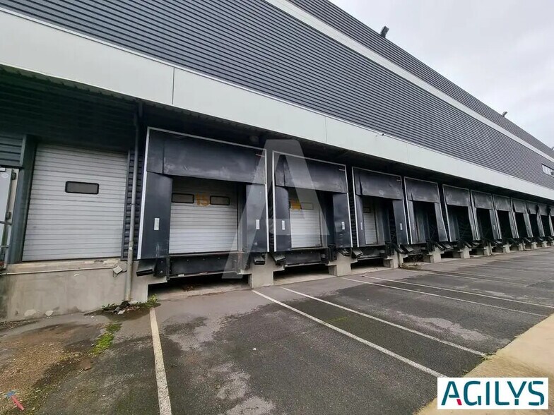 Office in Chilly-Mazarin to rent - Building Photo - Image 3 of 6