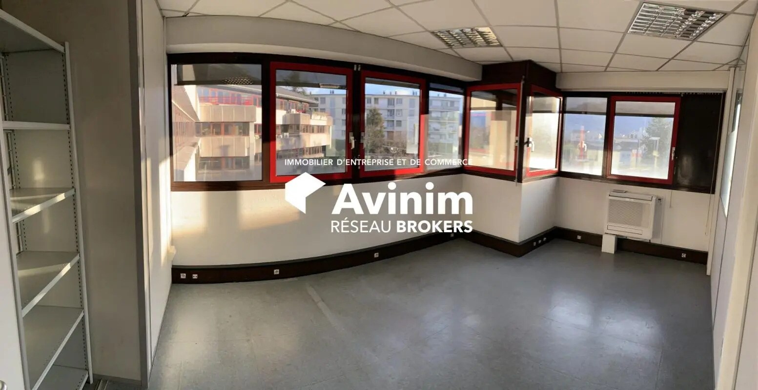 Office in La Tronche to rent Interior Photo- Image 1 of 25
