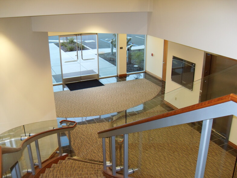 2480 Hilborn Rd, Fairfield, CA for rent - Lobby - Image 2 of 6