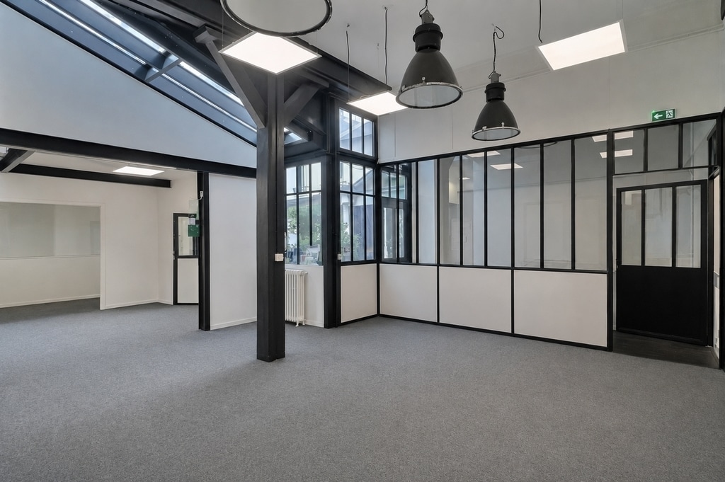 Office in Paris for sale Building Photo- Image 1 of 14