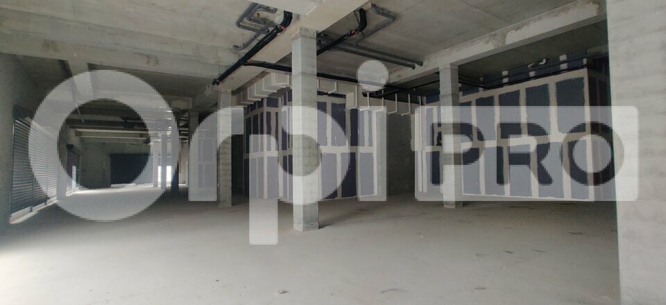 Retail in Grigny to rent - Interior Photo - Image 2 of 5