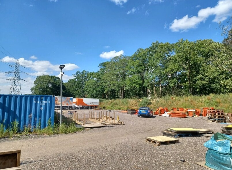 Green Ln, Smallfield to rent - Building Photo - Image 3 of 6