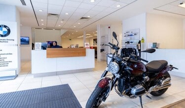 102-104 Stewarts Rd, London to rent Interior Photo- Image 1 of 5