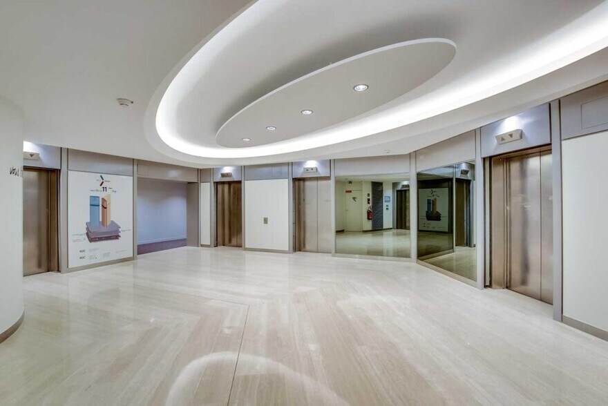 1 Avenue Du Général De Gaulle, Puteaux to rent - Lobby - Image 3 of 24