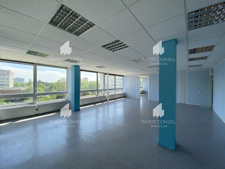 6 Boulevard De L'Hautil, Cergy to rent - Interior Photo - Image 2 of 8
