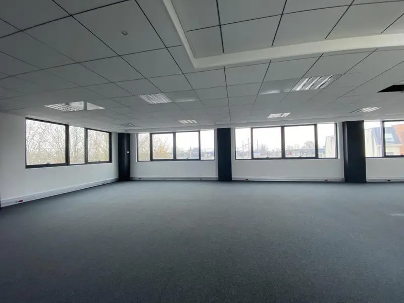 Office in Chelles to rent Interior Photo- Image 1 of 18