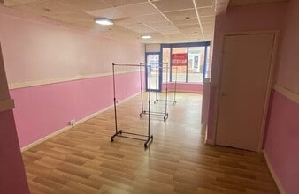 11 Mill St, Brierley Hill to rent Interior Photo- Image 2 of 5