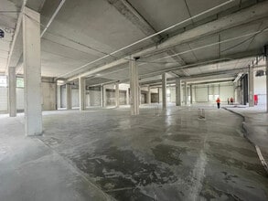 Light Industrial in Bobigny to rent Building Photo- Image 2 of 20