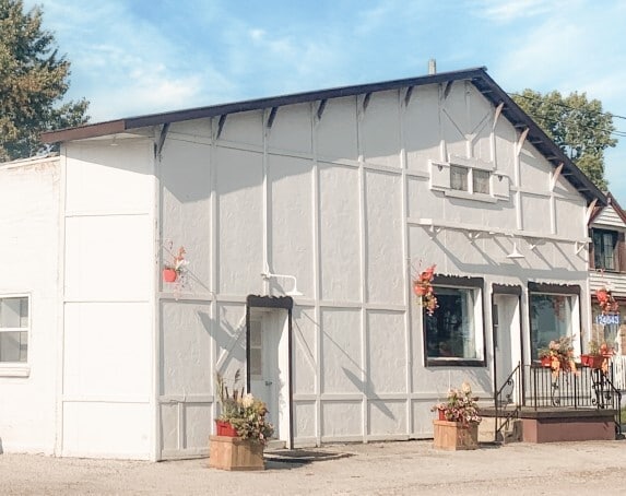 24637 – 24643 MELBOURNE ROAD portfolio of 3 properties for sale on LoopNet.co.uk - Building Photo - Image 2 of 3