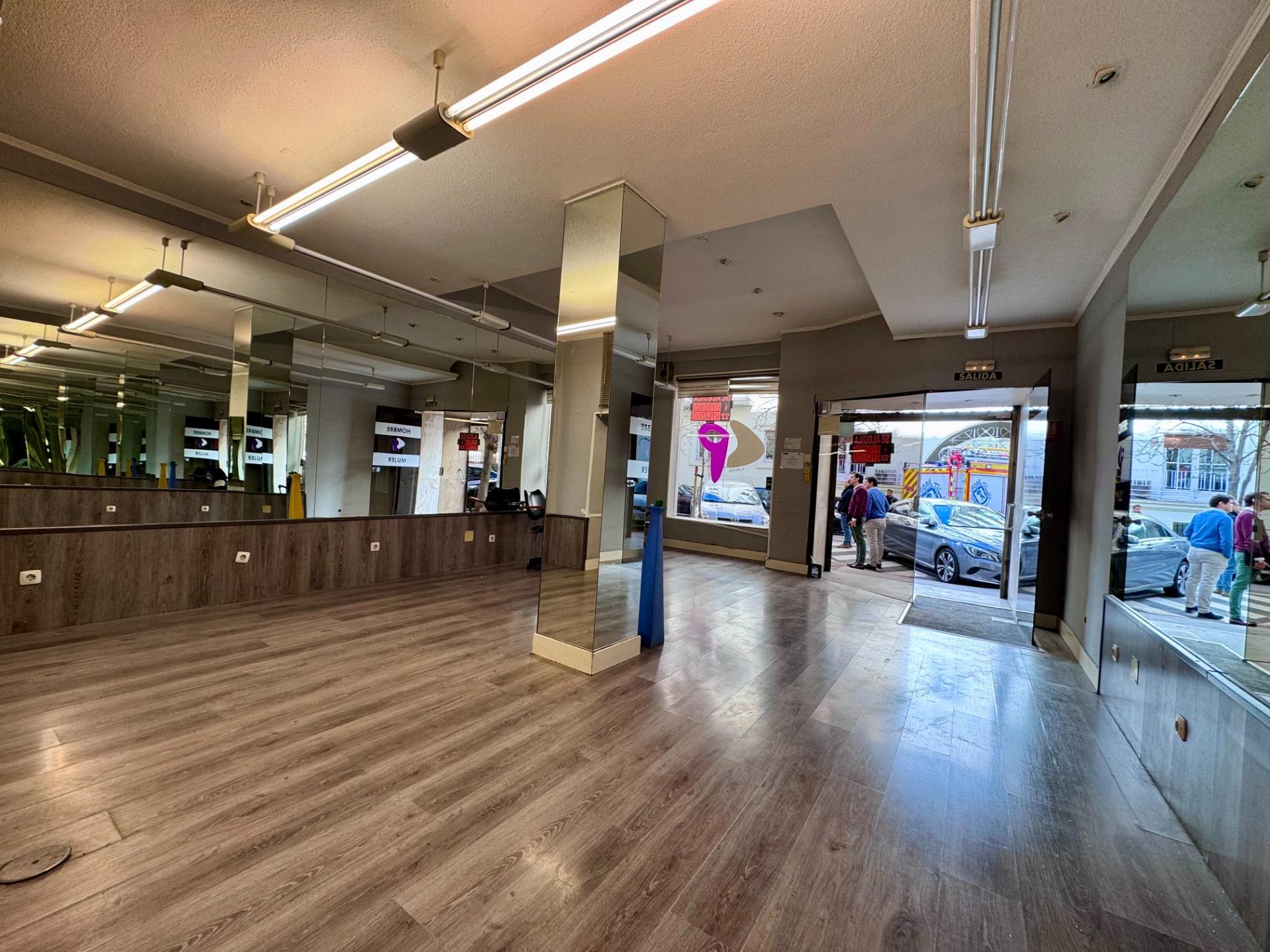 Retail in Madrid, Madrid to rent Interior Photo- Image 1 of 4
