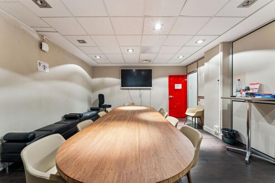 Office in Paris for sale - Building Photo - Image 2 of 14
