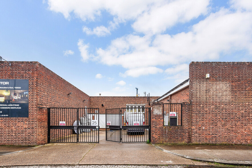 25 Lydden Rd, London for sale - Building Photo - Image 1 of 11