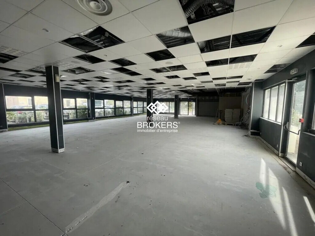 Location Commerce 380 m² - Photo 1