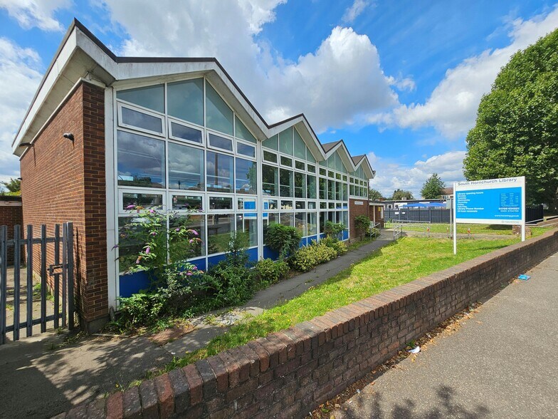 Rainham Rd, Rainham for sale - Building Photo - Image 1 of 12