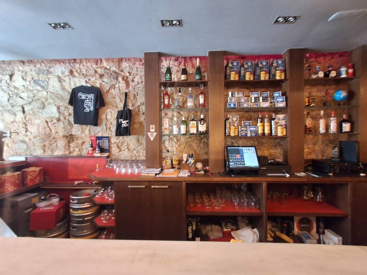 Retail in Barcelona, Barcelona to rent Interior Photo- Image 1 of 3