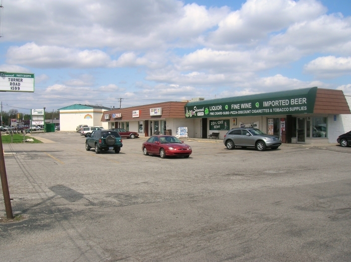 103-107 S Center Rd, Saginaw, MI for rent - Primary Photo - Image 1 of 4