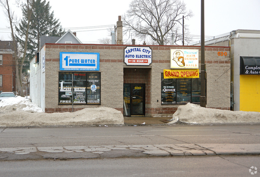 690 W University Ave, Saint Paul, MN for sale - Primary Photo - Image 1 of 1