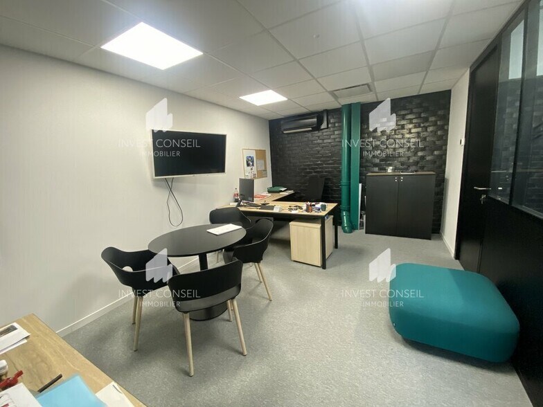Light Industrial in Cergy for sale - Interior Photo - Image 3 of 10