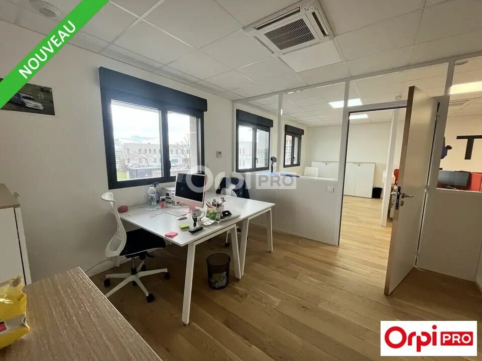 Office in Valence to rent Interior Photo- Image 1 of 6